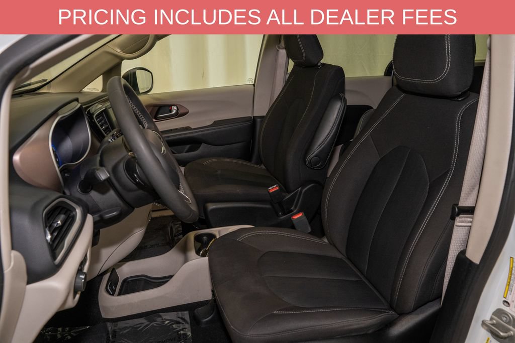 Used 2023 Chrysler Voyager LX FWD image 10