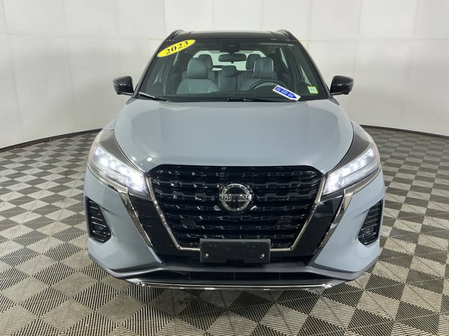 Used 2023 Nissan Kicks SR w/ SR Premium Package FWD image 3