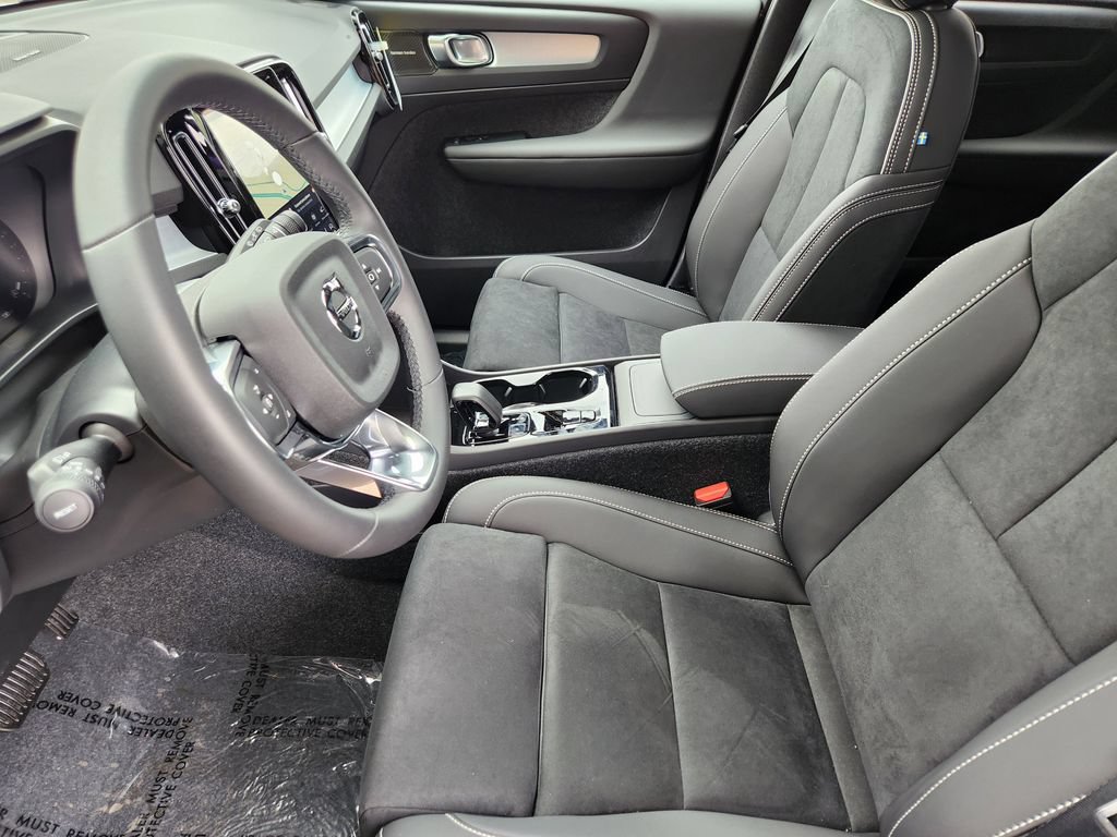 New 2026 Volvo XC40 B5 Ultra w/ Climate Package AWD/4WD image 4