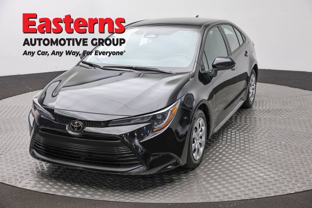 Used 2024 Toyota Corolla LE FWD image 1