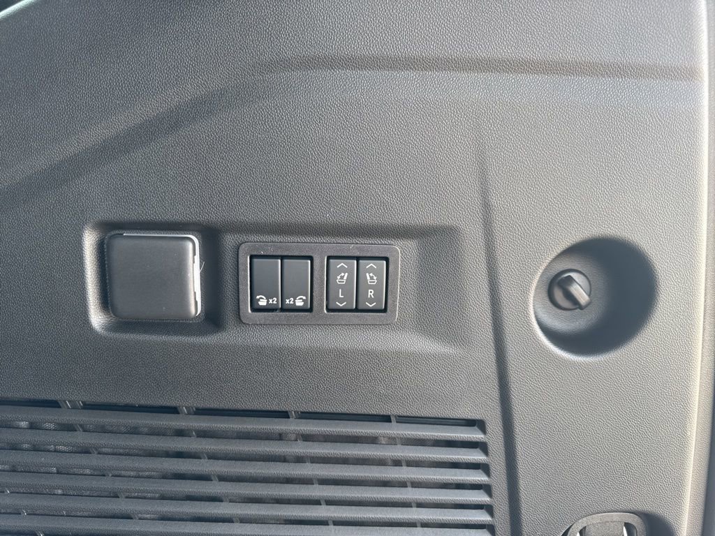 New 2026 GMC Yukon Denali w/ Sun & Power Step Package image 36