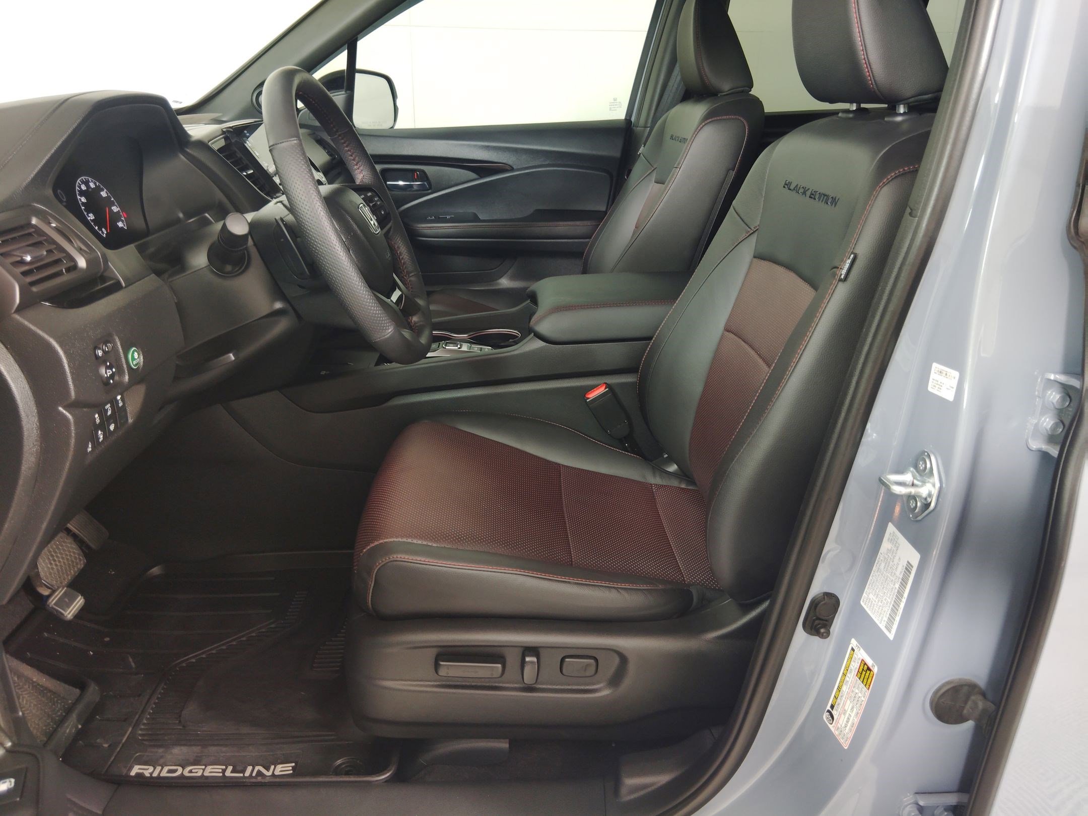 Certified 2025 Honda Ridgeline Black Edition image 5