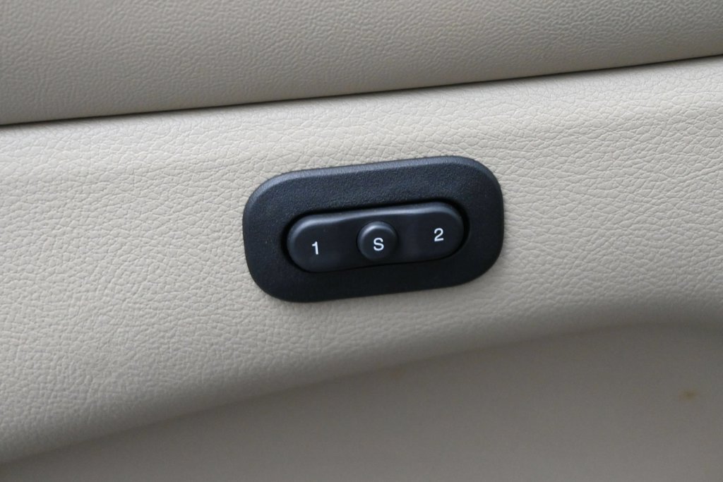 Used 2019 Jeep Grand Cherokee Limited AWD/4WD image 4