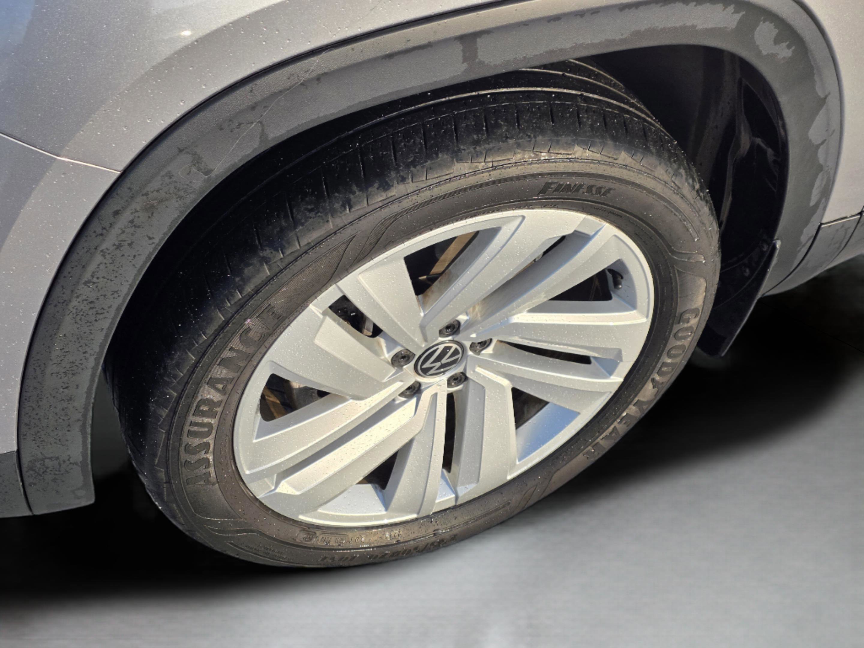 Used 2022 Volkswagen Atlas Cross Sport SE image 31