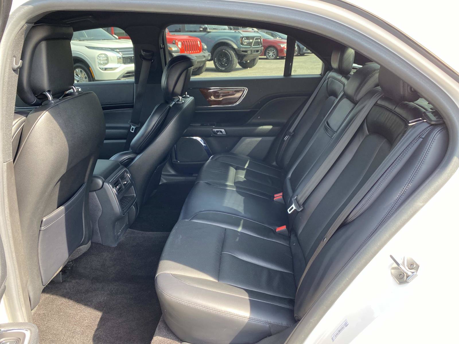 Used 2017 Lincoln Continental Select FWD image 23