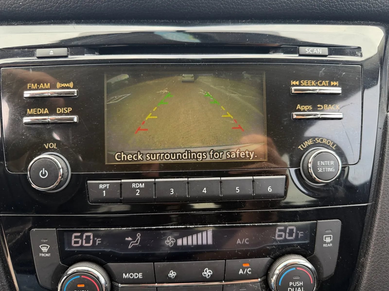 Used 2015 Nissan Rogue SV FWD image 21