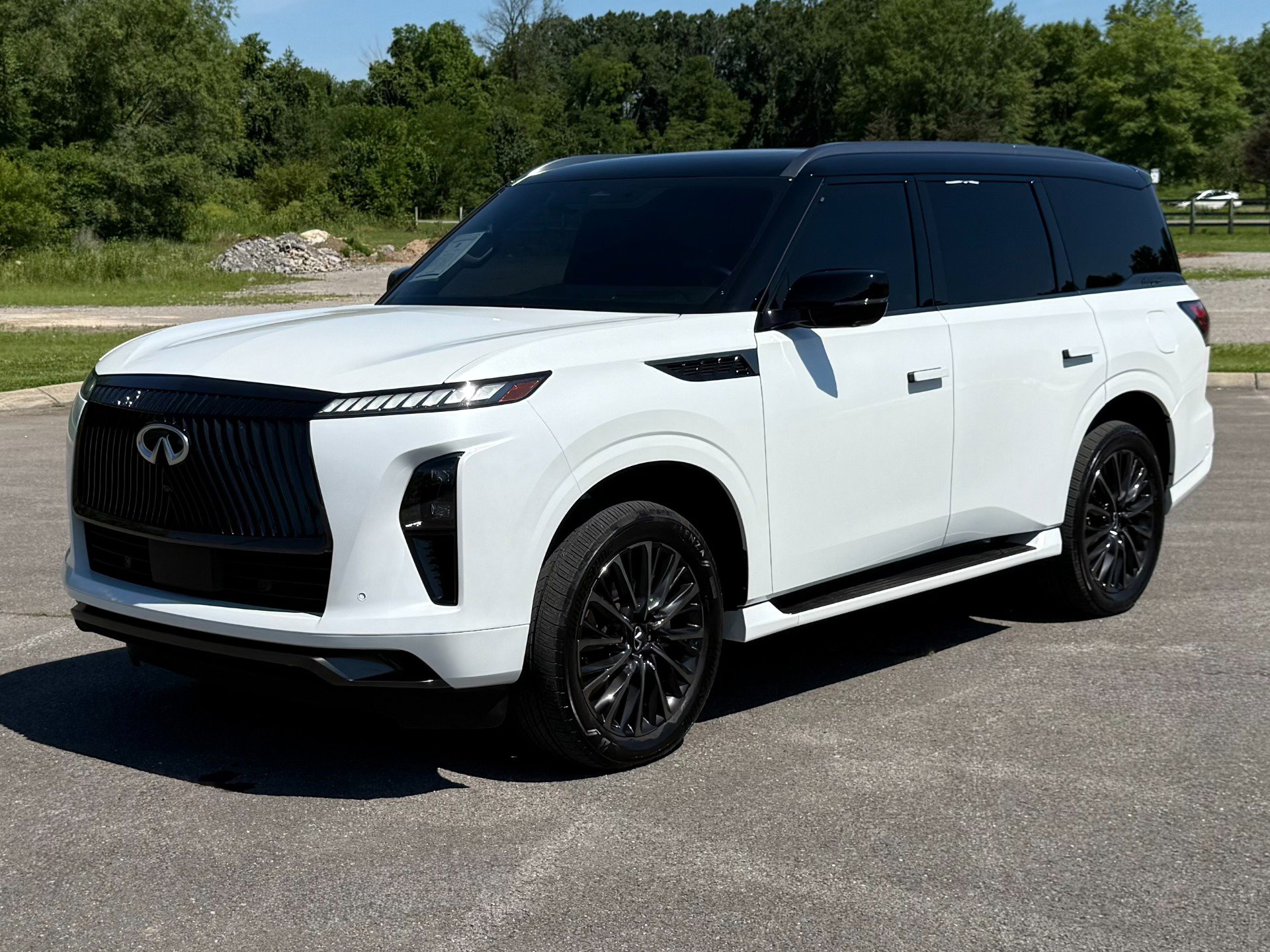 Used 2025 INFINITI QX80 Autograph AWD/4WD image 2