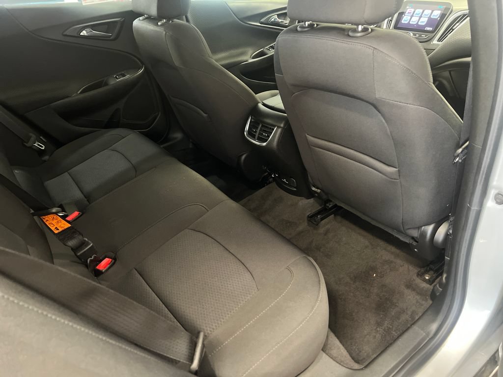 Used 2018 Chevrolet Malibu LT w/ Driver Confidence Package FWD image 43