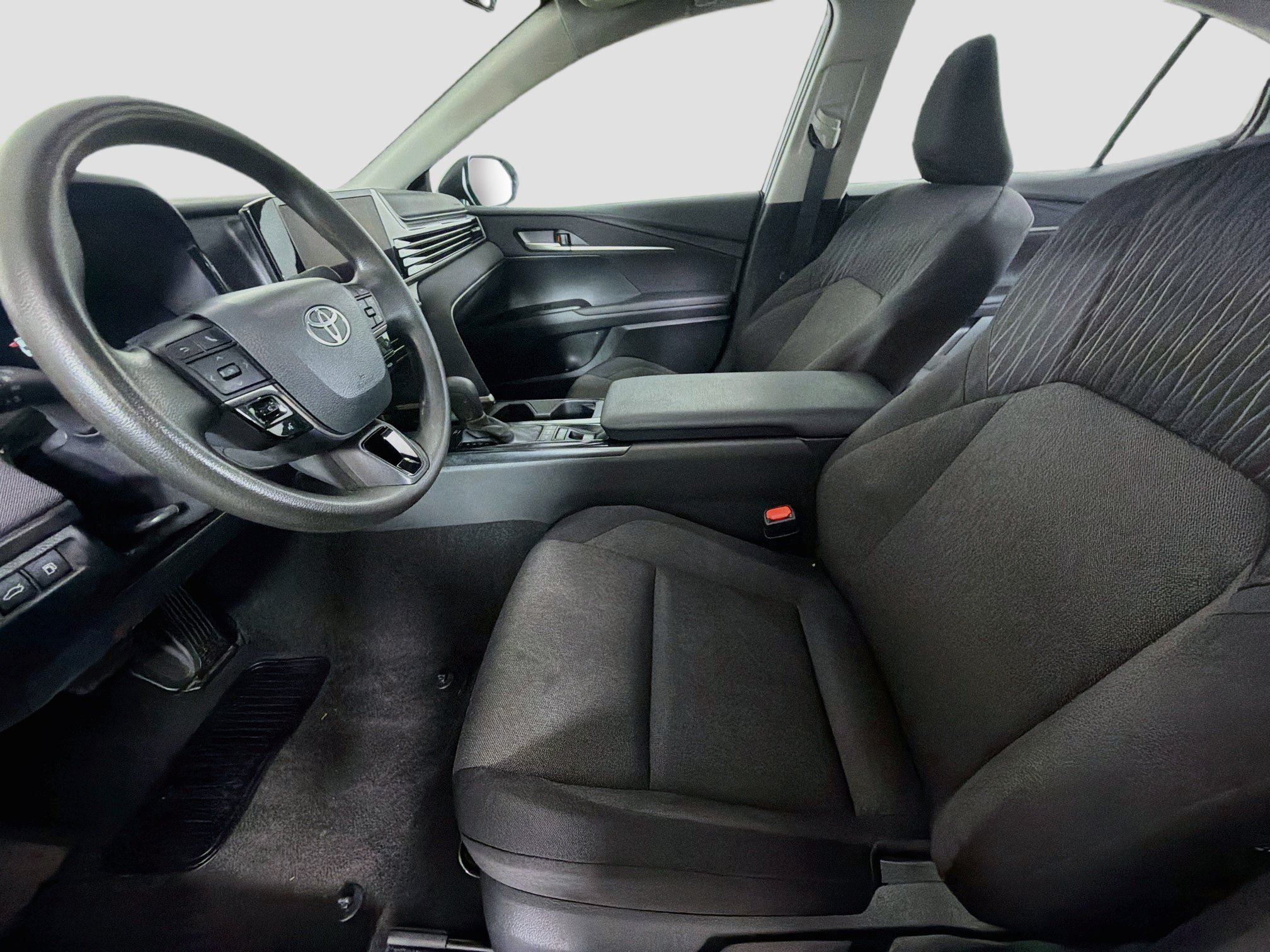 Used 2025 Toyota Camry LE FWD image 13