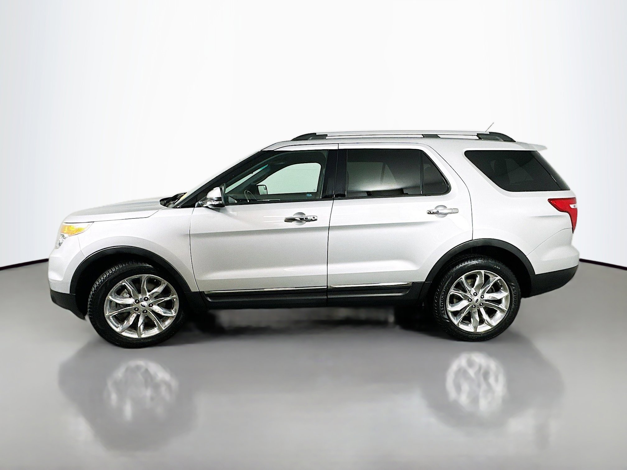 Used 2015 Ford Explorer Limited w/ Equipment Group 301A AWD/4WD image 4