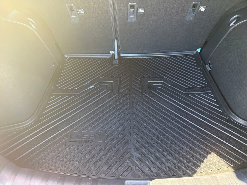 Used 2024 Nissan Kicks SR w/ SR Premium Package image 11