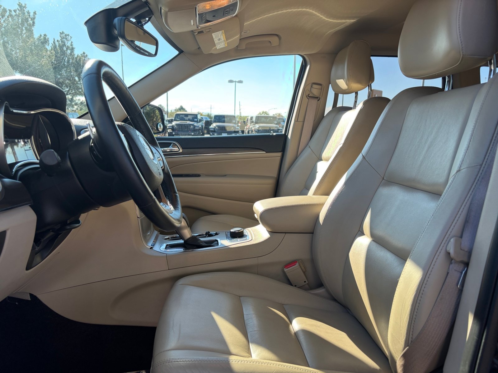 Used 2017 Jeep Grand Cherokee Limited AWD/4WD image 12