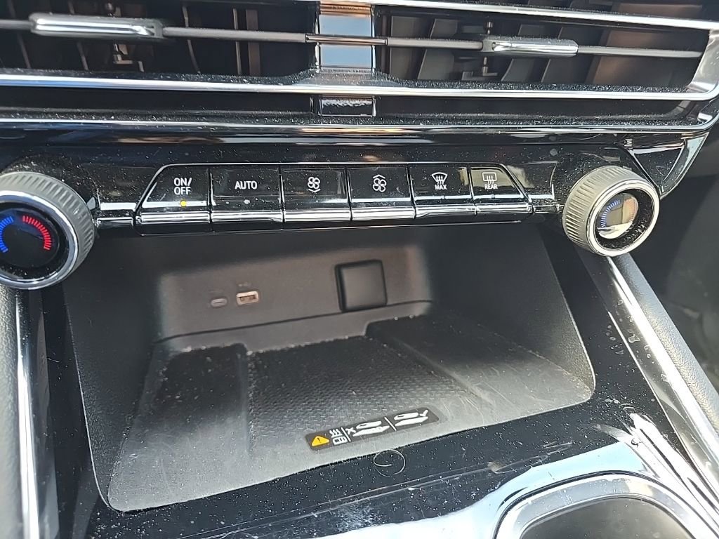 Used 2025 Chevrolet Traverse RS w/ LPO, Floor Liner Package image 26