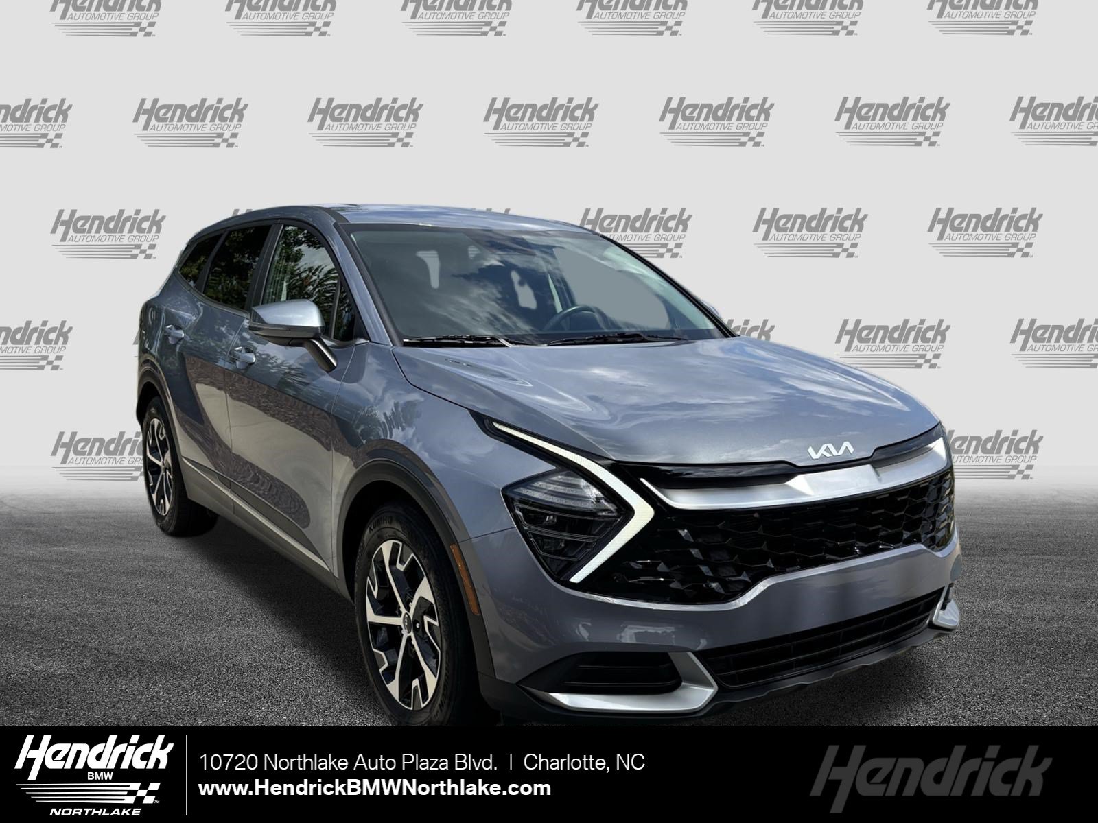 Used 2025 Kia Sportage EX FWD image 1