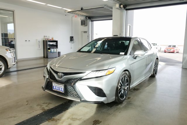 Used 2020 Toyota Camry XSE image 3