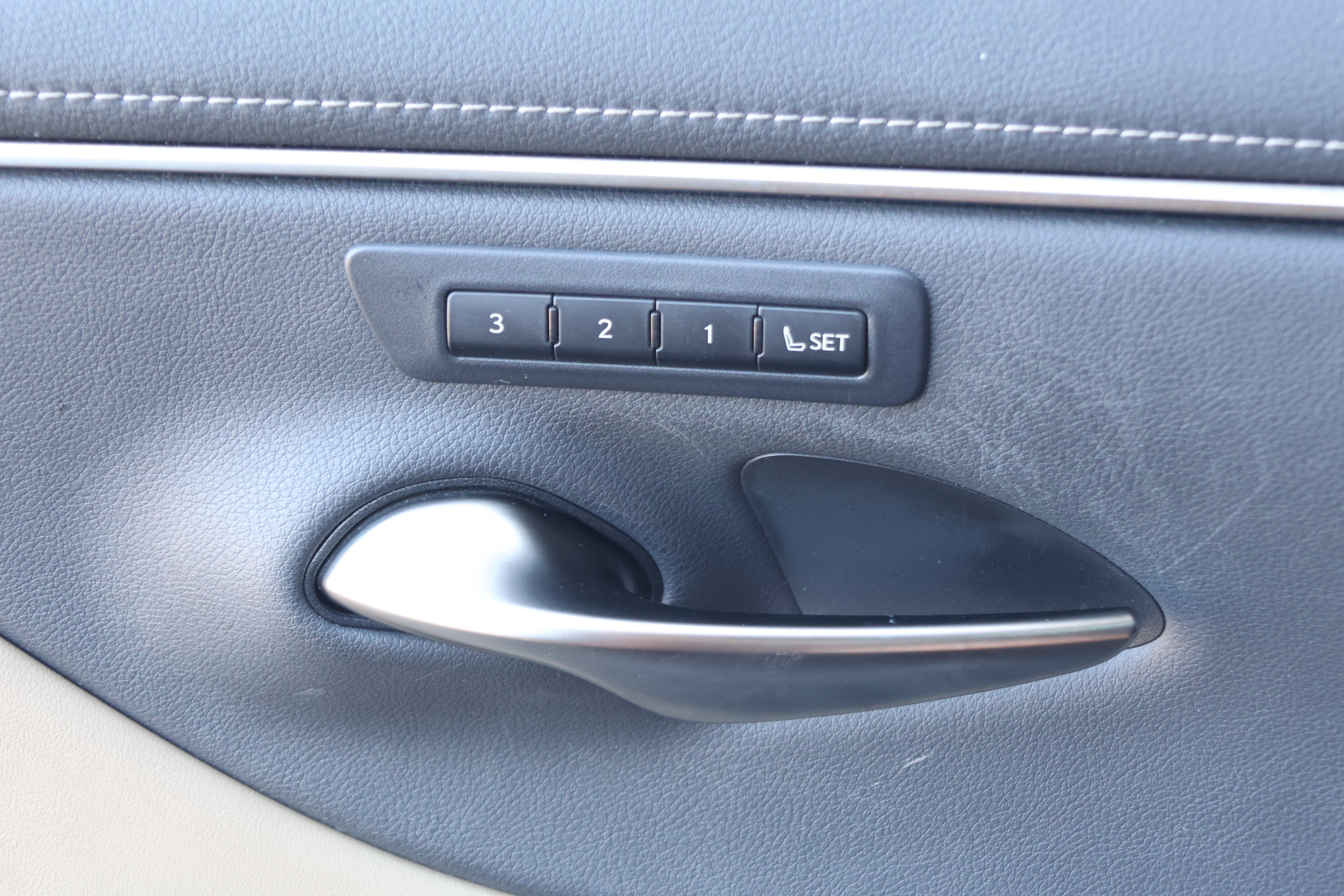 Used 2020 Lexus ES 300h w/ Premium Package FWD image 13