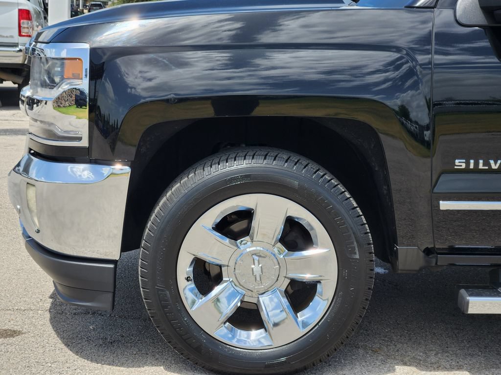 Used 2016 Chevrolet Silverado 1500 LTZ w/ LTZ Plus Package AWD/4WD image 9