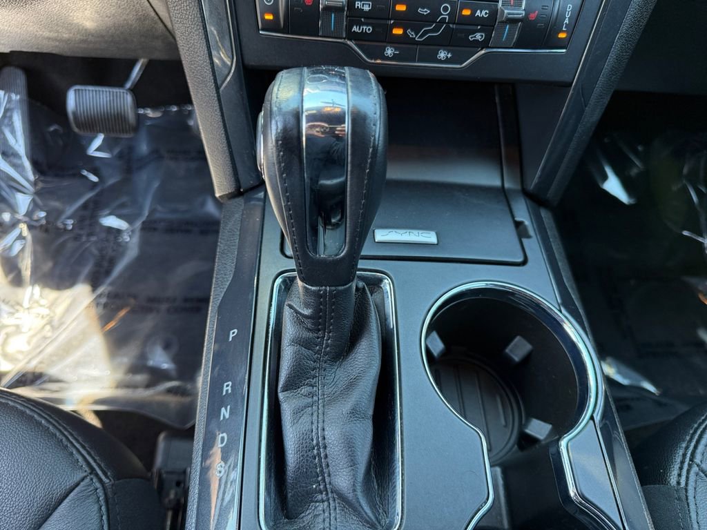 Used 2018 Ford Explorer XLT w/ Equipment Group 202A AWD/4WD image 18