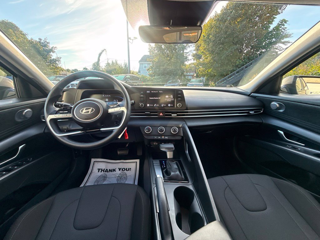 Certified 2025 Hyundai Elantra SE FWD image 25