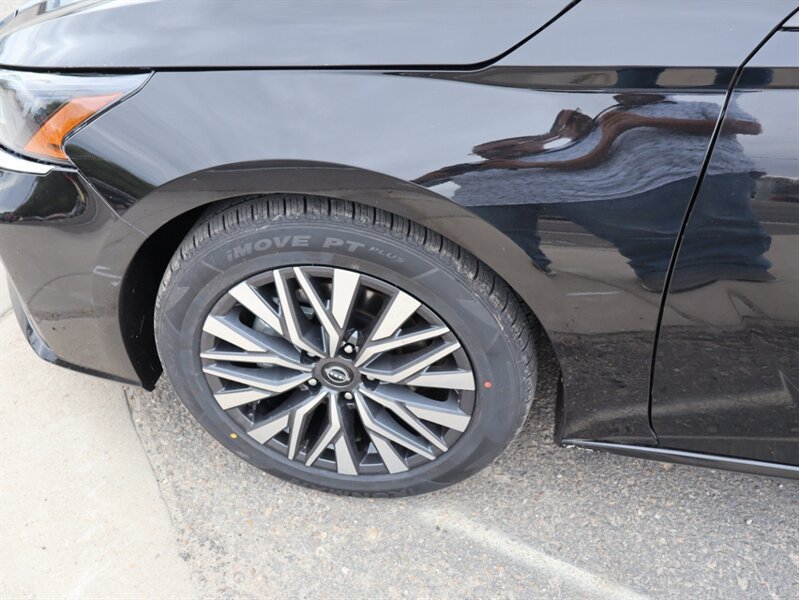 Used 2023 Nissan Altima 2.5 SV FWD image 23