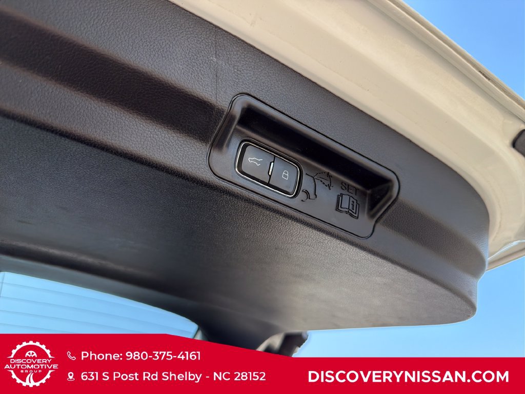 Used 2022 Ford Explorer XLT w/ Equipment Group 202A AWD/4WD image 32