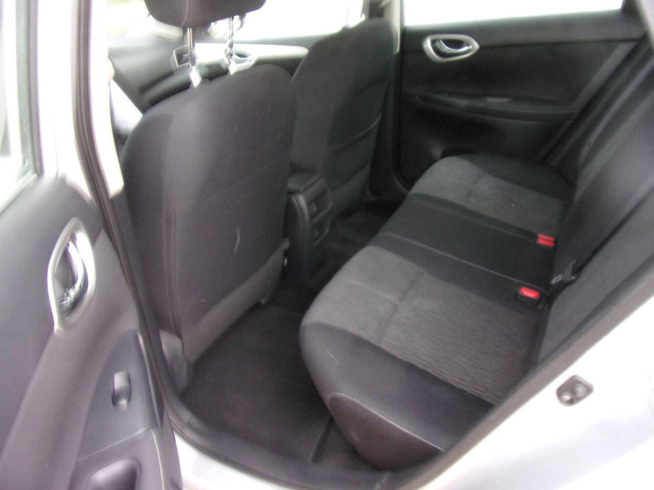 Used 2015 Nissan Sentra SV FWD image 3