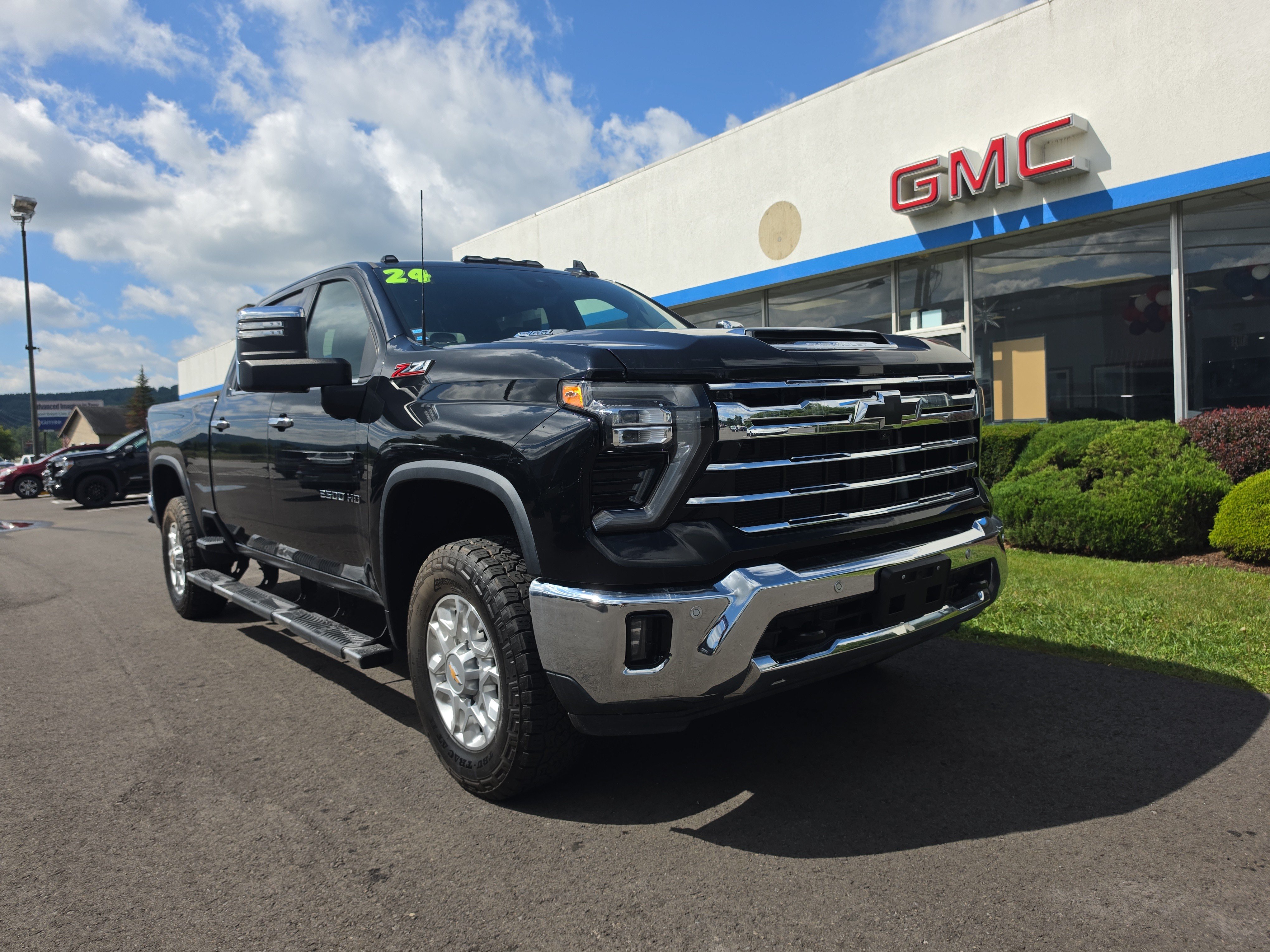 Used 2024 Chevrolet Silverado 2500 LTZ w/ LTZ Plus Package AWD/4WD image 1