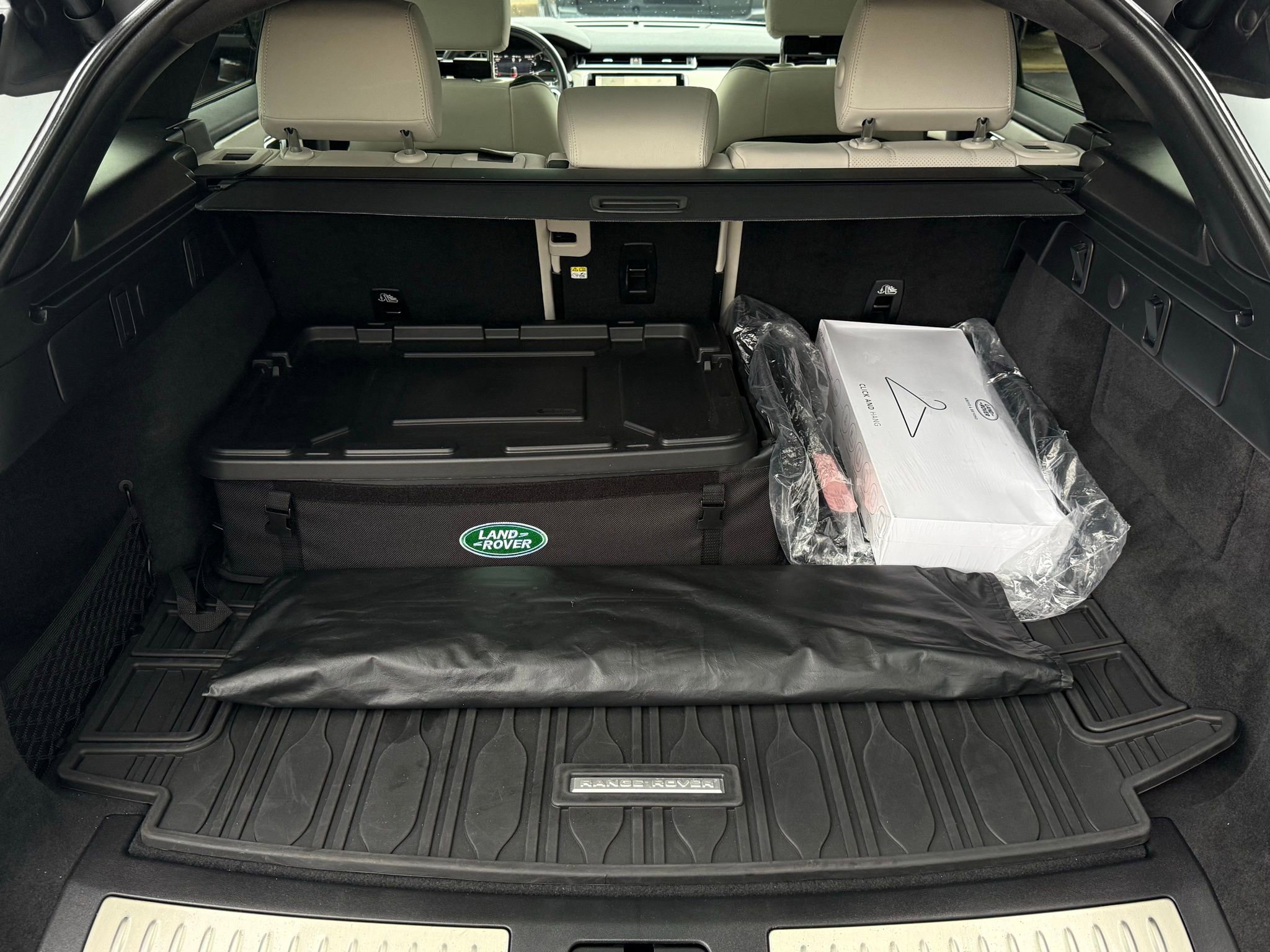 Used 2023 Land Rover Range Rover Velar R-Dynamic S image 38