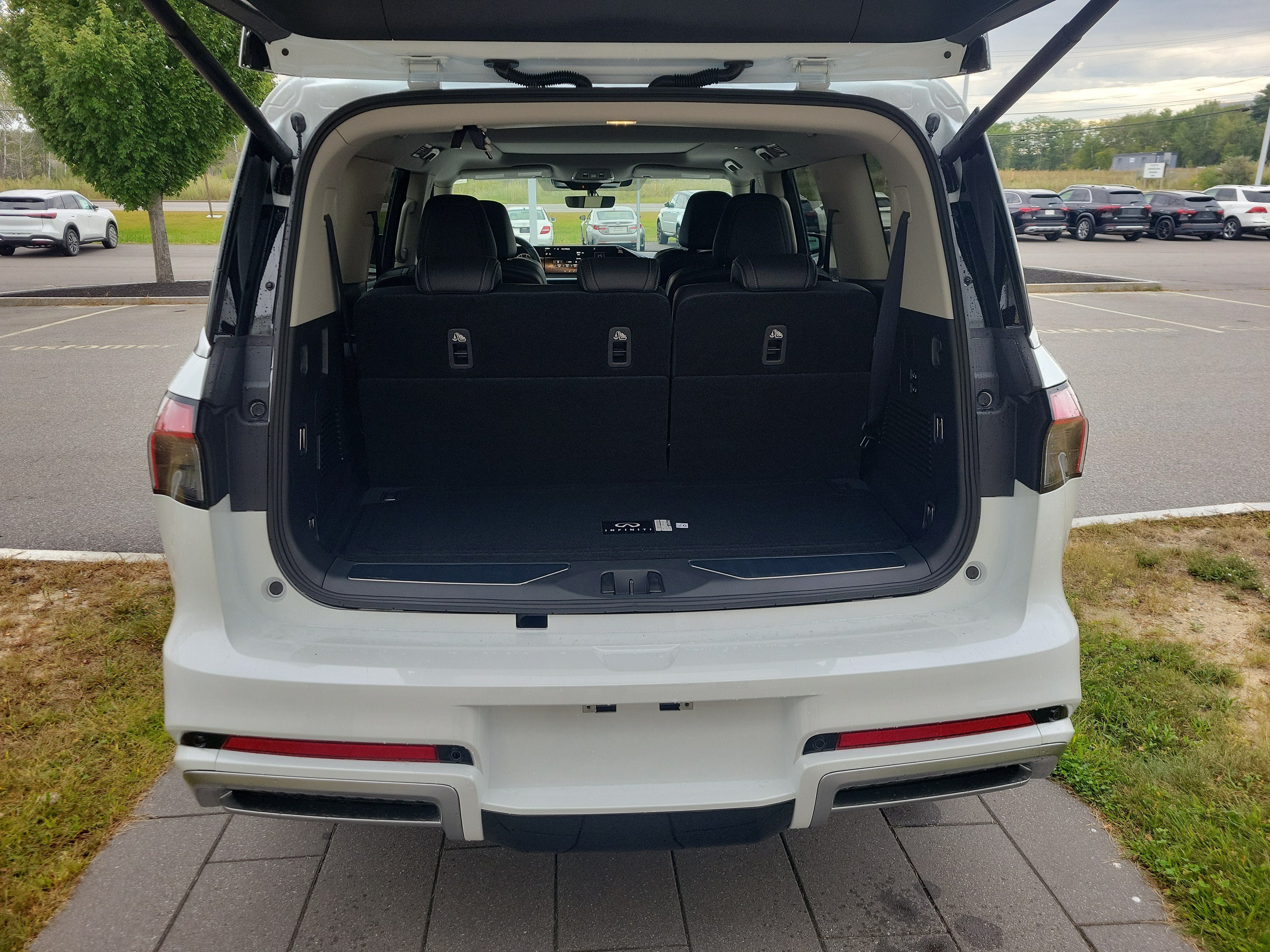 New 2027 INFINITI QX80 Pure w/ Cargo Package AWD/4WD image 16