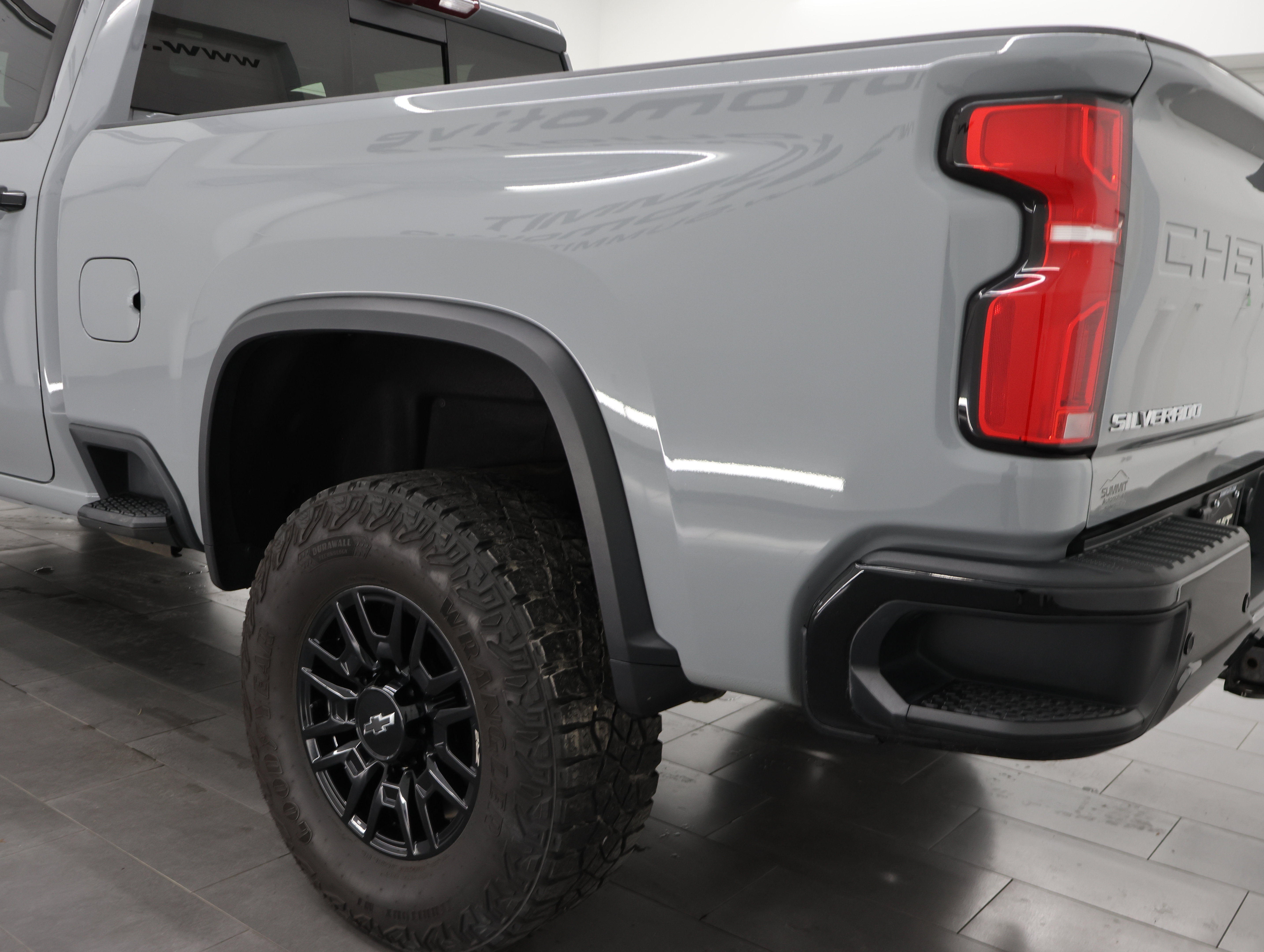 Used 2024 Chevrolet Silverado 2500 LTZ w/ LTZ Plus Package AWD/4WD image 98