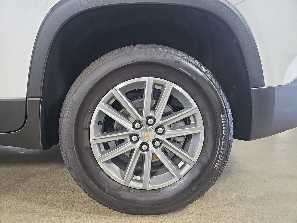 Certified 2023 Chevrolet Traverse LT w/ LPO, Floor Liner Package AWD/4WD image 40
