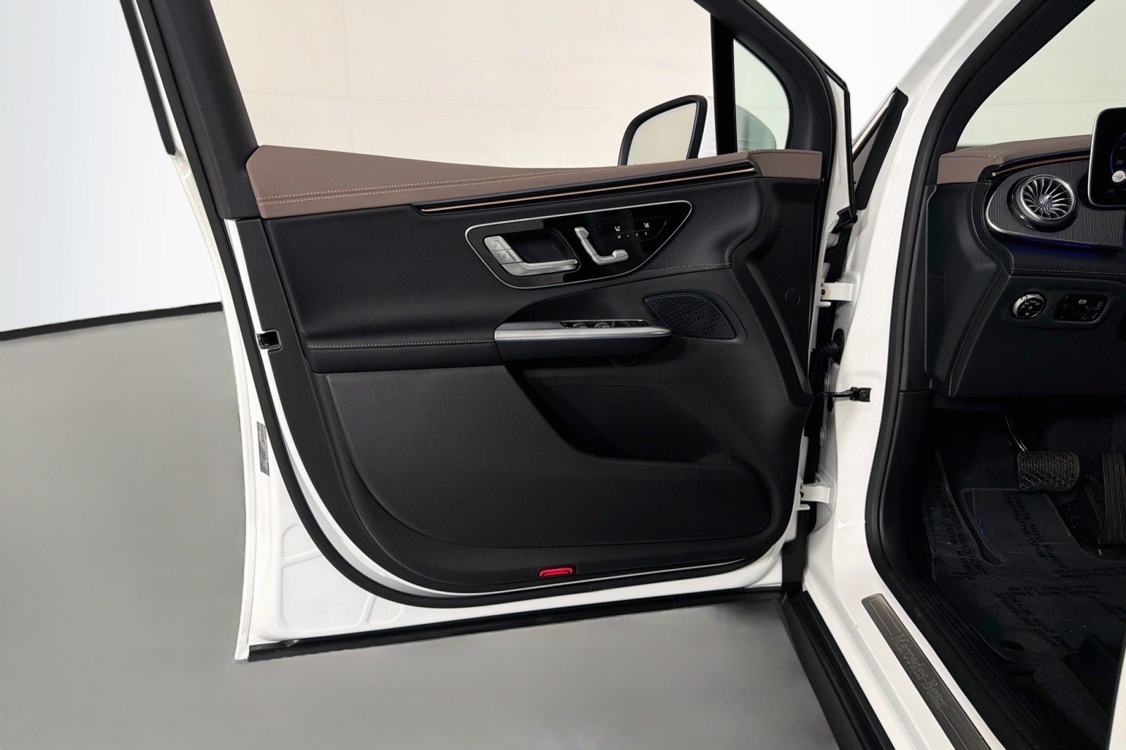 New 2027 Mercedes-Benz EQE 320+ SUV image 19