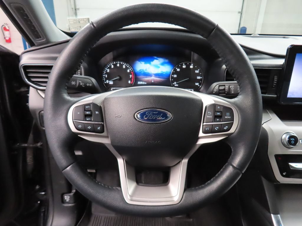 Used 2024 Ford Explorer XLT w/ XLT Sport Appearance Package AWD/4WD image 39