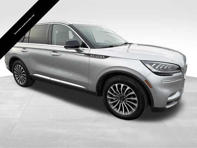 Certified 2023 Lincoln Aviator Standard w/ Premium Package image 11