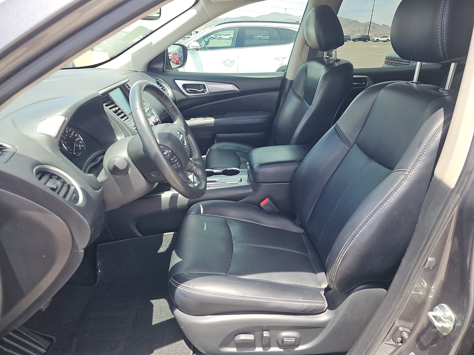 Used 2020 Nissan Pathfinder SL FWD image 7