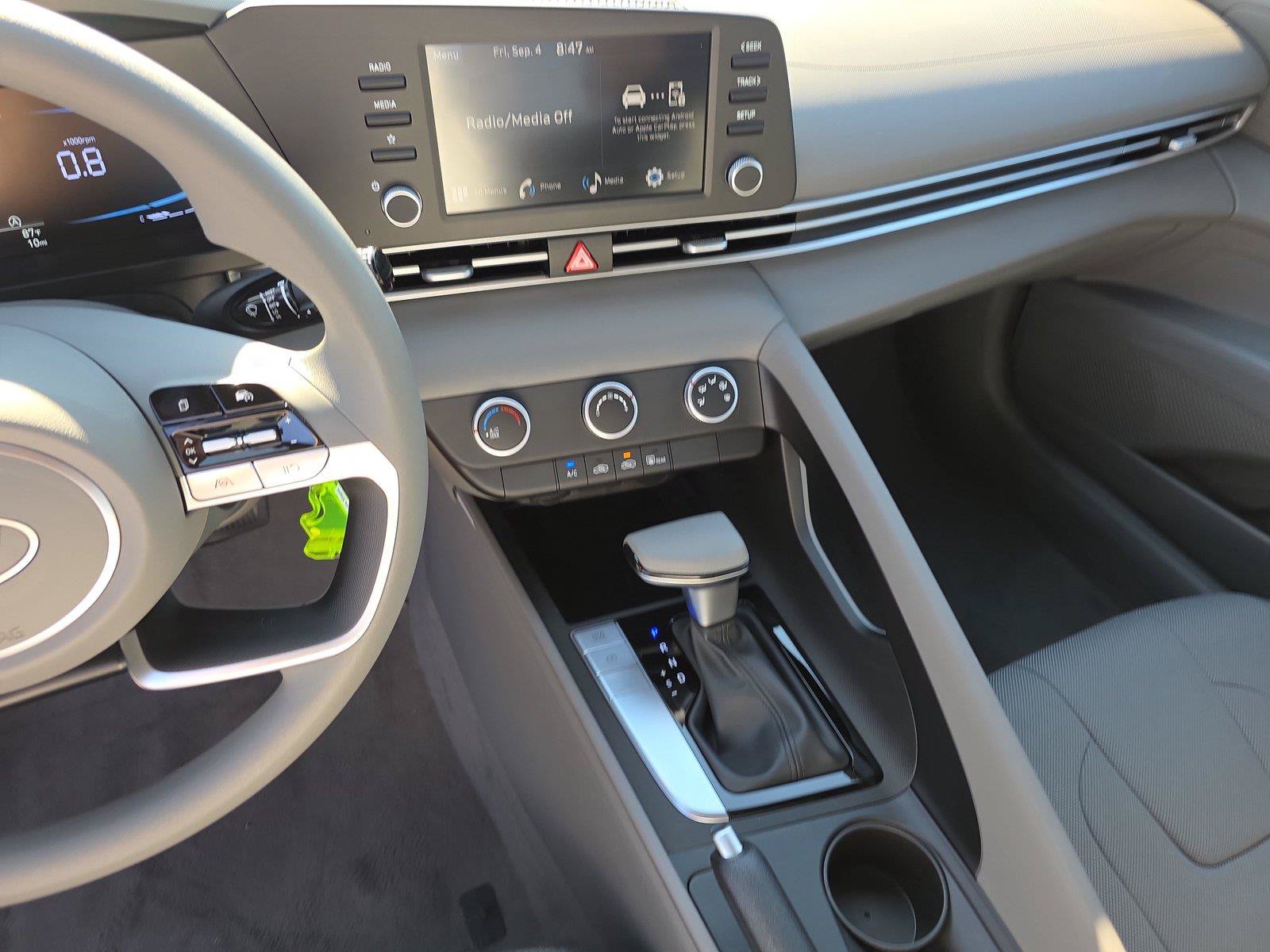 New 2026 Hyundai Elantra SE FWD image 19