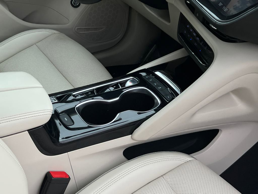 Used 2022 Buick Envision Essence w/ Safety Package image 15