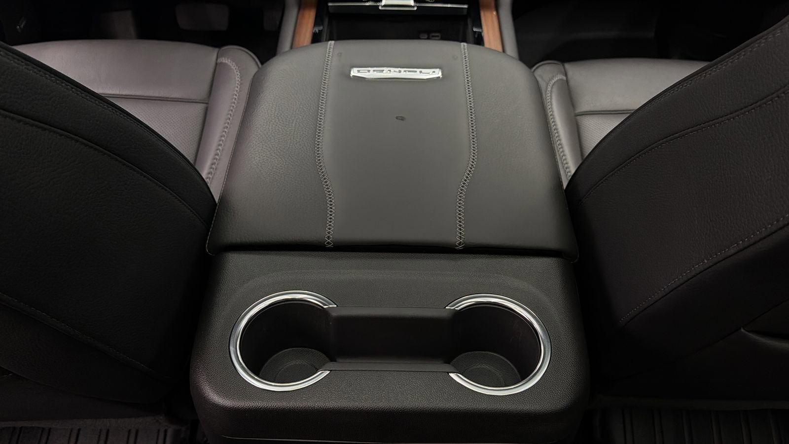 Used 2025 GMC Yukon XL Denali w/ Sun & Power Step Package image 35