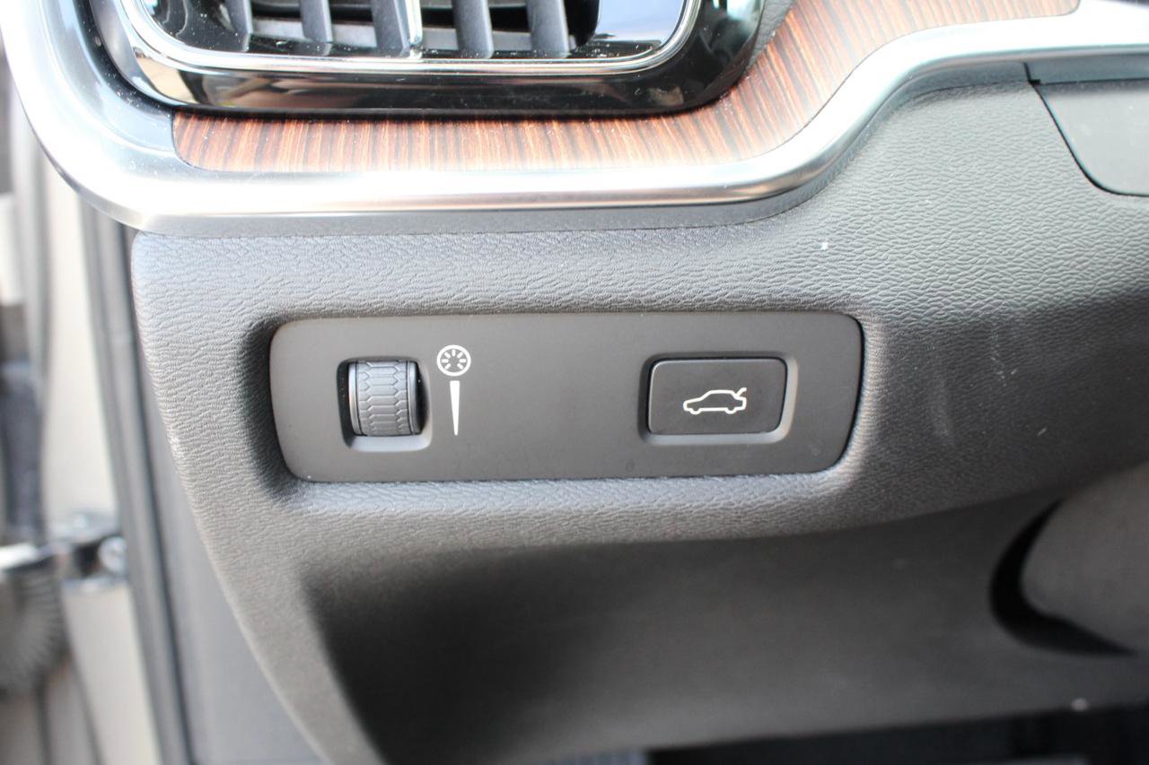 Used 2020 Volvo V60 T5 Cross Country image 75