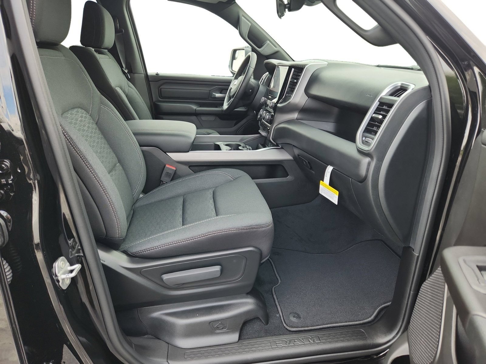 New 2026 RAM 1500 Express AWD/4WD image 24