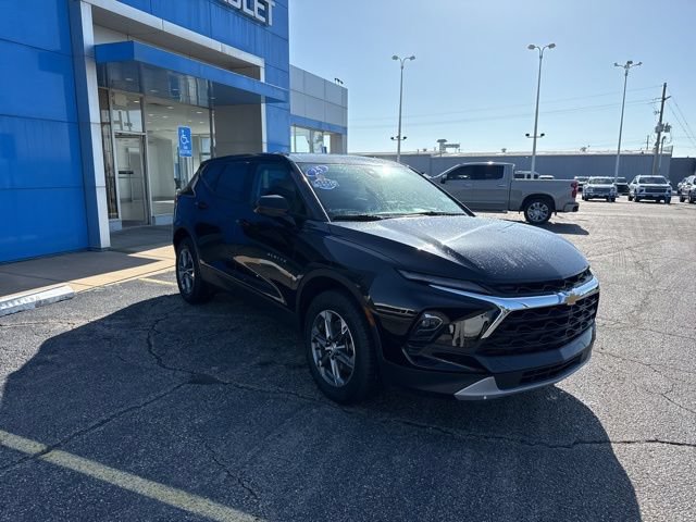 Used 2025 Chevrolet Blazer LT AWD/4WD image 9