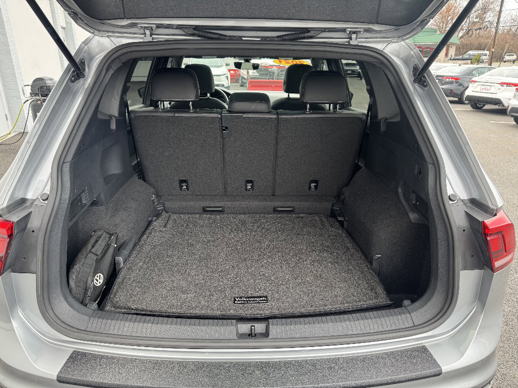 Used 2021 Volkswagen Tiguan SE R-Line image 10