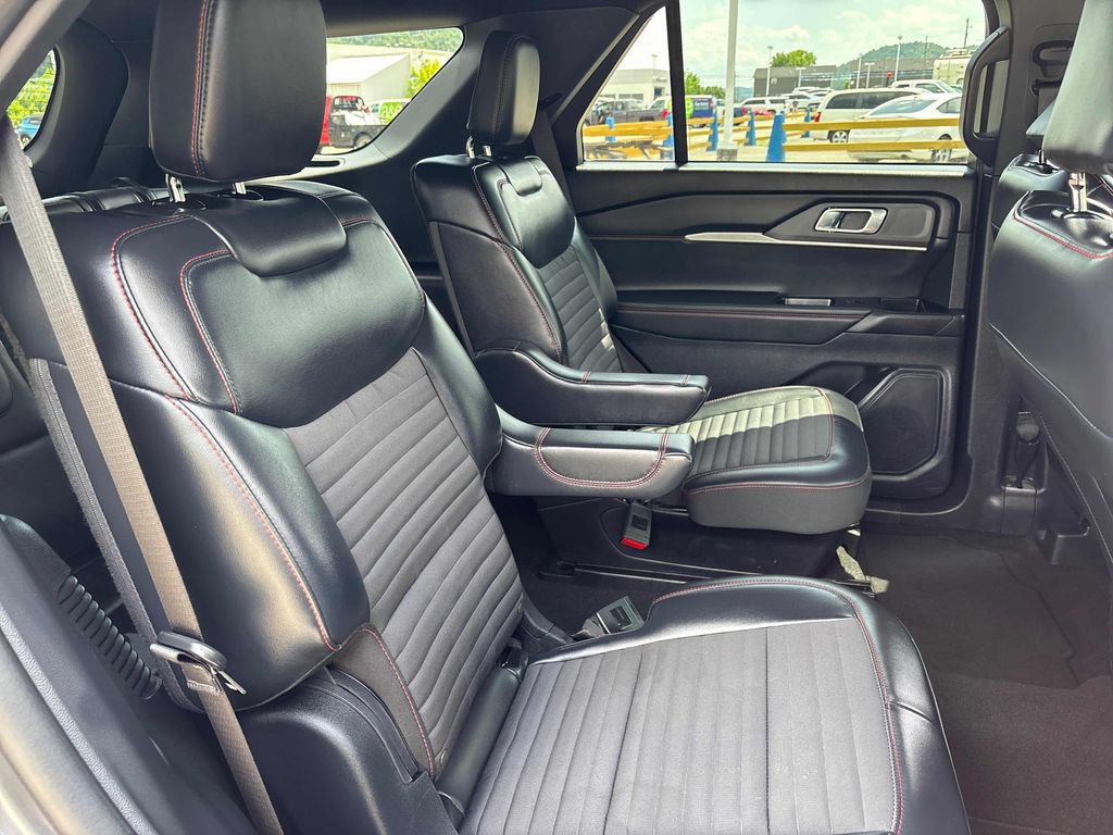 Used 2025 Ford Explorer ST-Line AWD/4WD image 29