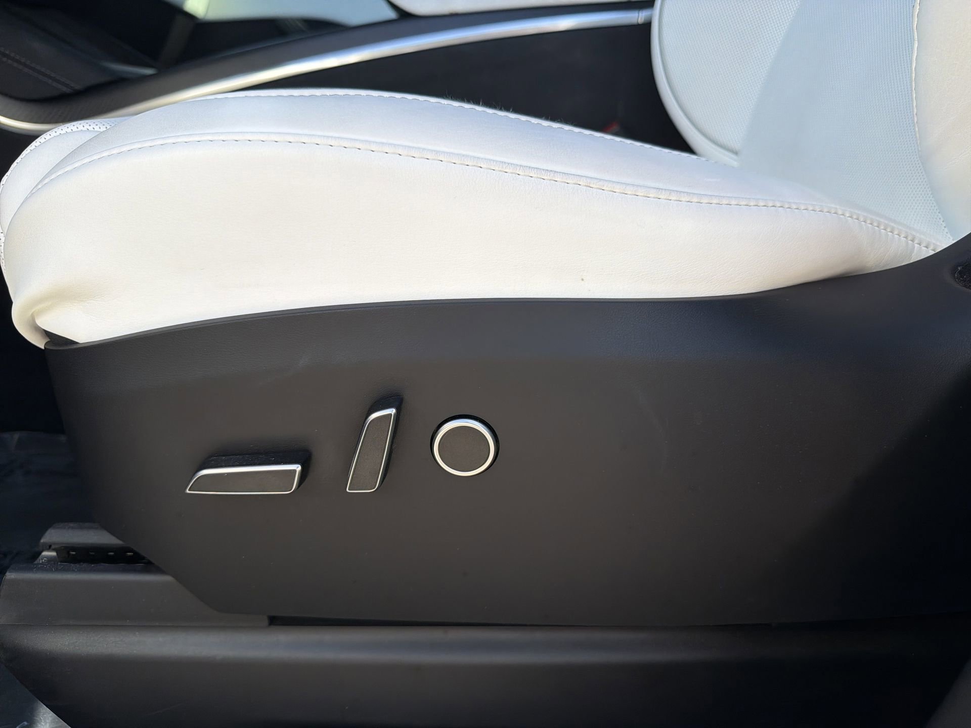 Used 2023 Tesla Model X Plaid image 30