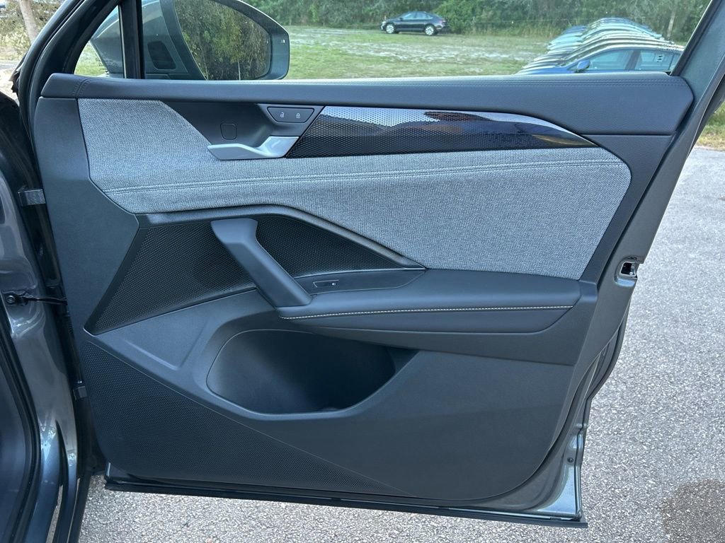 Used 2025 Volkswagen Tiguan S image 40