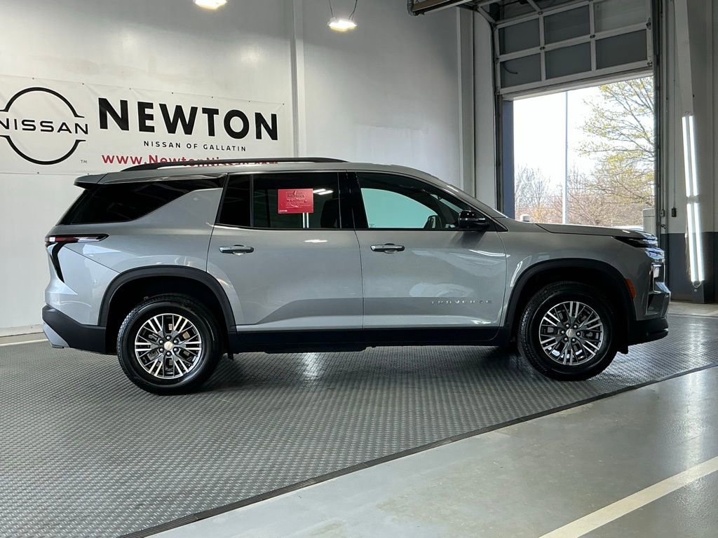 Used 2024 Chevrolet Traverse LT image 35