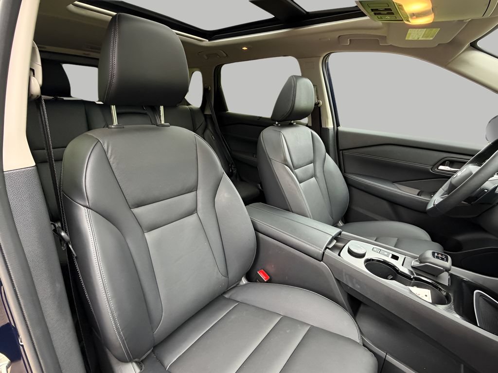 Used 2025 Nissan Rogue SL w/ Tech Package AWD/4WD image 12