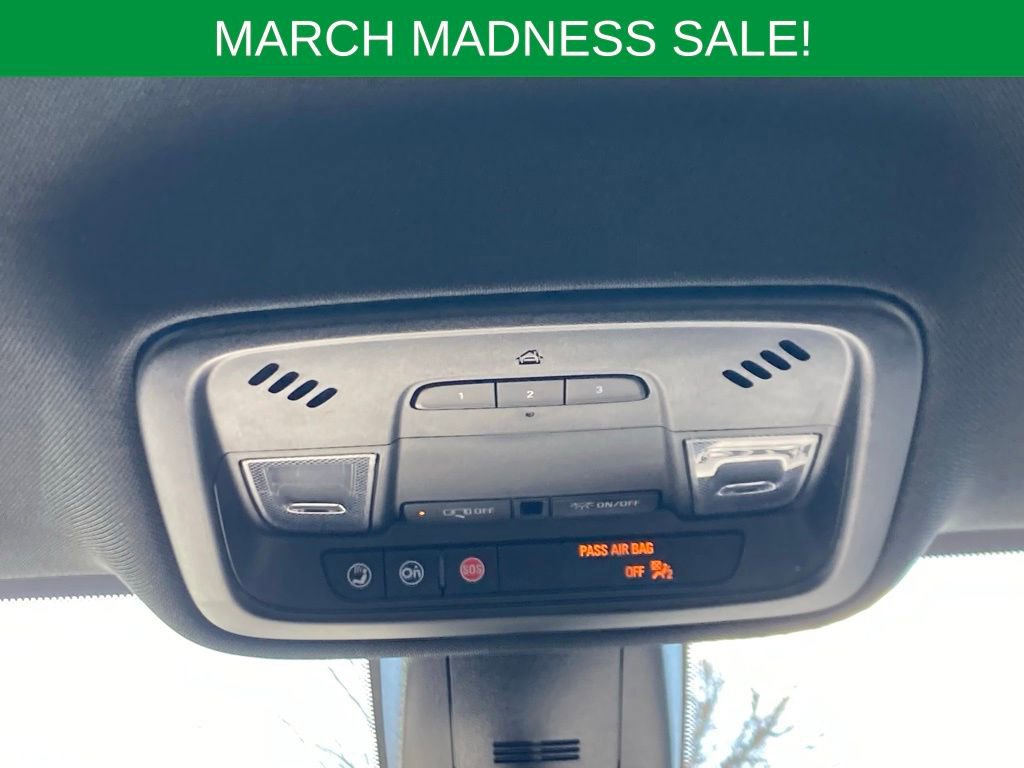 Used 2023 Chevrolet Traverse LT image 16