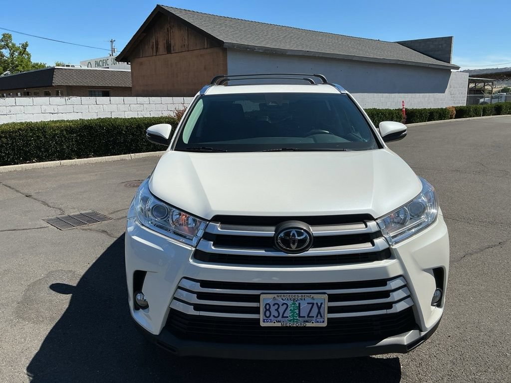 Used 2019 Toyota Highlander XLE AWD/4WD image 4