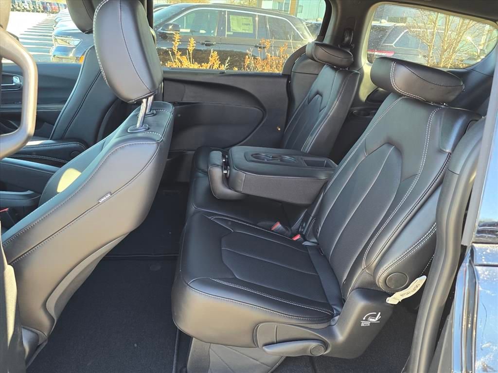 New 2026 Chrysler Pacifica Select w/ S Appearance Package FWD image 6